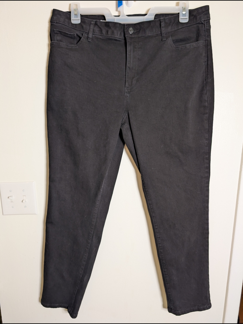 Sonoma Straight-Leg Jeans in Charcoal Black
